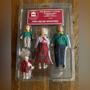 New Vintage Town Square Miniatures "Modern Family" doll set